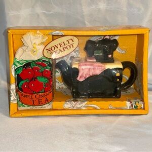Novelty Mini Sewing Machine Teapot, Unopened in box.